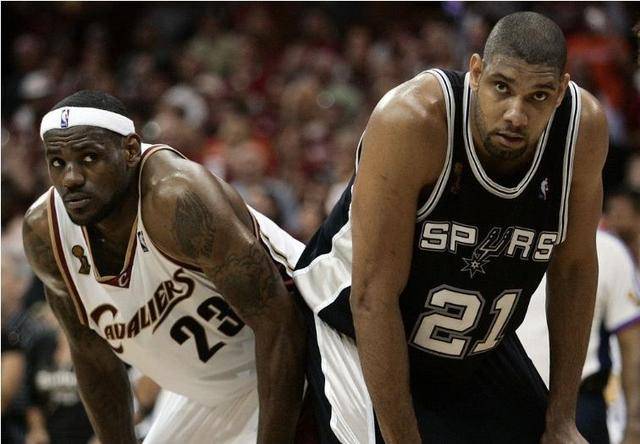 足球欧冠16强对阵出炉，多场焦点战提前上演（欧冠16强对阵揭晓，多场重磅对决提前上演）