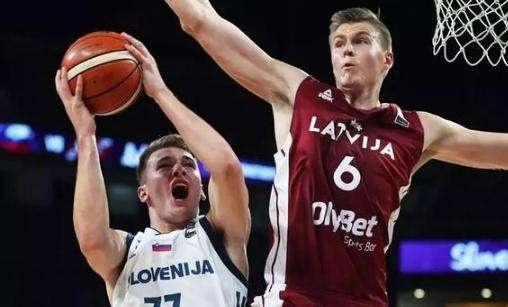 迪纳塔莱：科斯蒂奇希望与尤文续约，他在尤文感觉很好（迪纳塔莱：科斯蒂奇渴望与尤文续签，自称在尤文感觉良好）