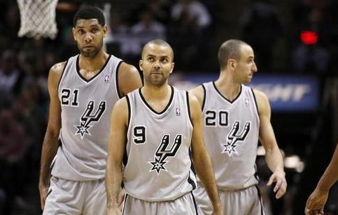 路易斯·恩里克：从第二名到动力源，巴黎圣日耳曼的逆境新篇章（路易斯·恩里克：将第二名化作驱动力，开启巴黎圣日耳曼逆袭新章）