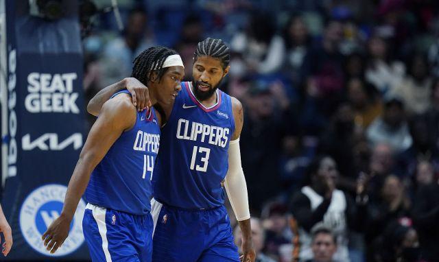 埃芬博格：希望未来乌尔比希成为拜仁一门，目前他是出色替补（埃芬博格：期待乌尔比希未来坐稳拜仁主力门将，当下他是可靠替补）