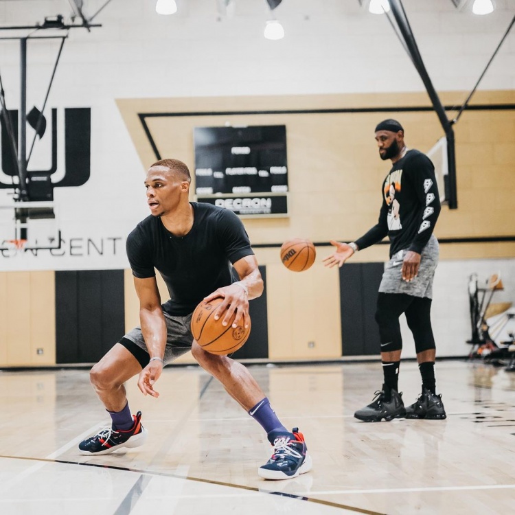 罗伊斯：我会建议布兰特留在多特；可以看出他正在找回状态（罗伊斯建议布兰特继续留在多特：他的状态正在回升）