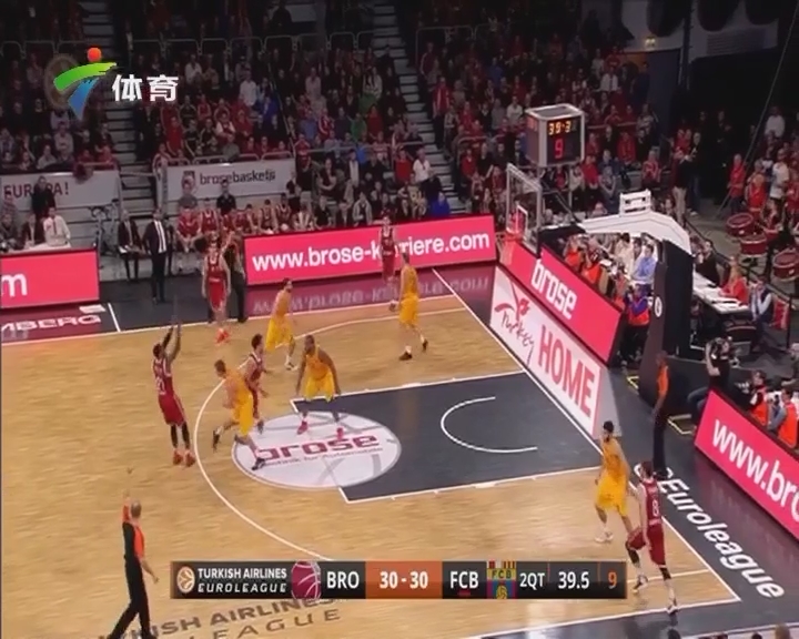 跟队：布伦特福德和桑德兰有意圣地亚哥，但球员想在米兰立足（队记：布伦特福德、桑德兰有意圣地亚哥，球员更愿留米兰争取立足）