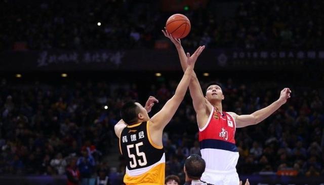 曼城瓜帅巧妙调整战胜热刺（瓜迪奥拉妙手调度助曼城力克热刺）