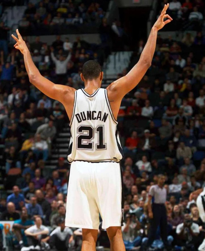 记者：若无意外费尔明周末将复出；德容正常训练但感冒还没好（记者称费尔明周末或迎复出，德容已随队合练但感冒未愈）