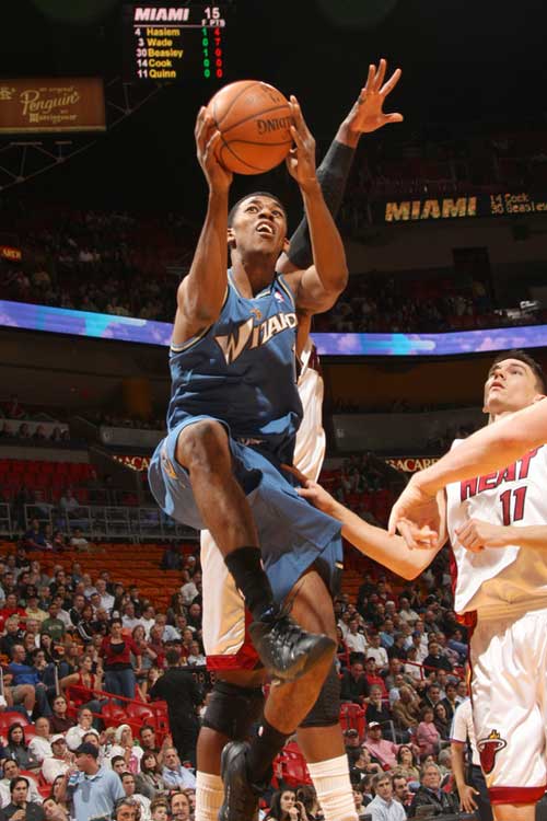 麦克阿瑟FCvs大埔亚冠赛前为香港大埔火灾遇难者...（亚冠赛前，麦克阿瑟FC对阵大埔，为香港大埔火灾遇难者致哀）